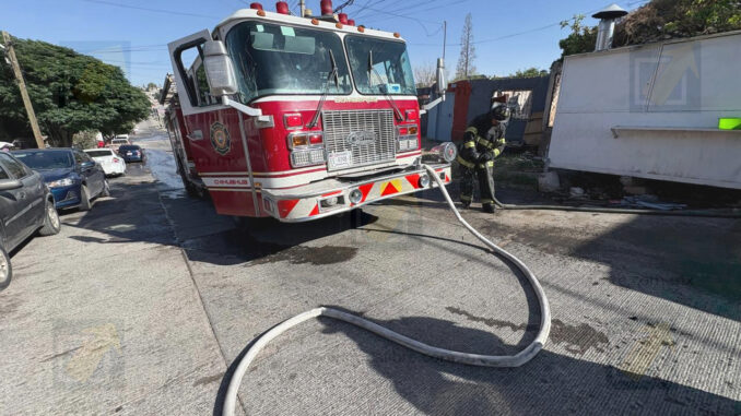 Incendio consume vivienda en la colonia Lealtad 1; familia logra ponerse a salvo