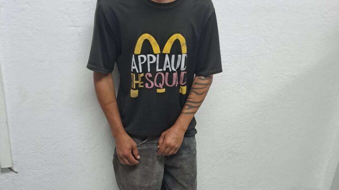 Piden apoyo para localizar a familia de hombre extraviado