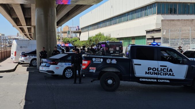Blindan traslado de tres detenidos tras operativo antidrogas en Paseos de Chihuahua