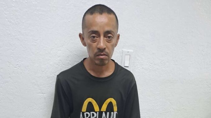 Buscan a familiares de hombre localizado desorientado en Villa Residencial