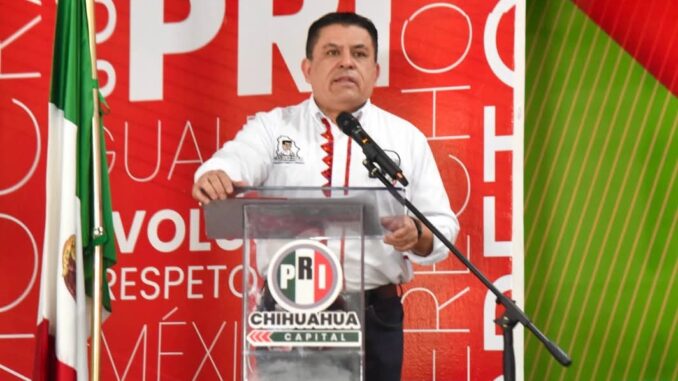 Álex Domínguez exige mantener ciclo escolar completo y respalda postura de padres de familia