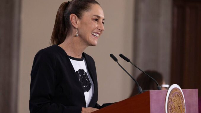 Sheinbaum felicita a las mamás y pide reconocer su trabajo de cuidados