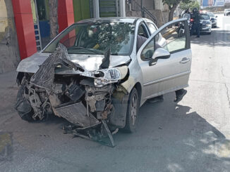 Conductora choca al descender puente sobre avenida Washington en La Cantera 