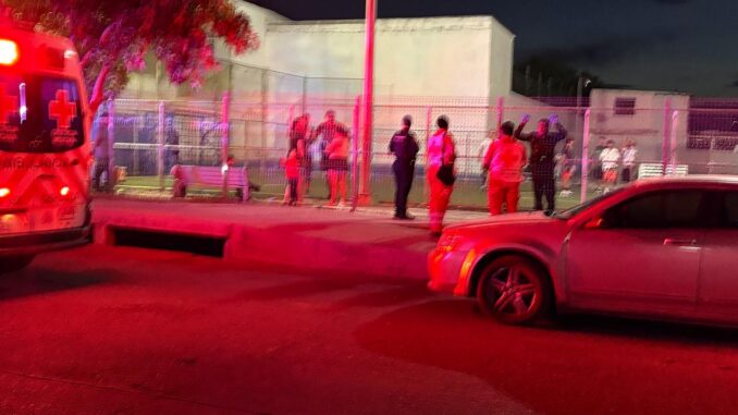 Niño resulta lesionado tras sufrir descarga eléctrica en parque de la colonia Cerro de la Cruz