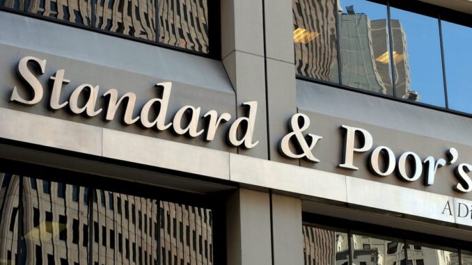 S&P cambia de estable a negativa la nota soberana de México