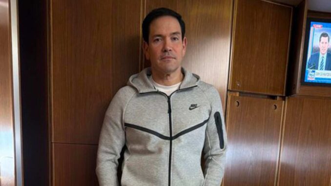Marco Rubio aparece con la ropa deportiva que llevaba Nicolás Maduro durante su captura