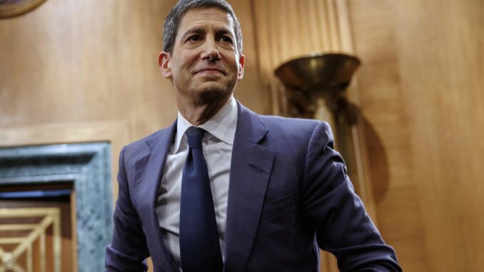 Senado de EE.UU. aprueba al candidato de Trump, Kevin Warsh, como nuevo presidente de la Fed
