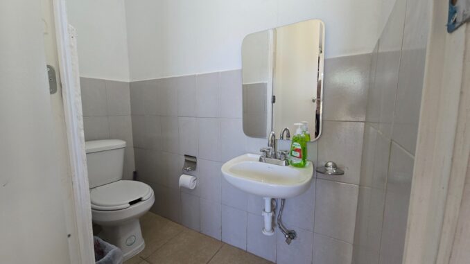 Entrega municipio baños nuevos en Jardín de Niños Aquiles Serdán