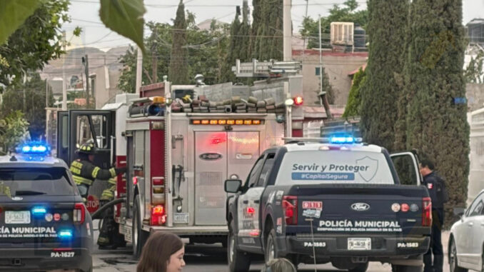 Incendio consume habitaciones de vivienda en la colonia Revolución; hay un detenido
