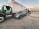 Camioneta se impacta contra camión de paquetería en la Lombardo Toledano; daños fueron cuantiosos