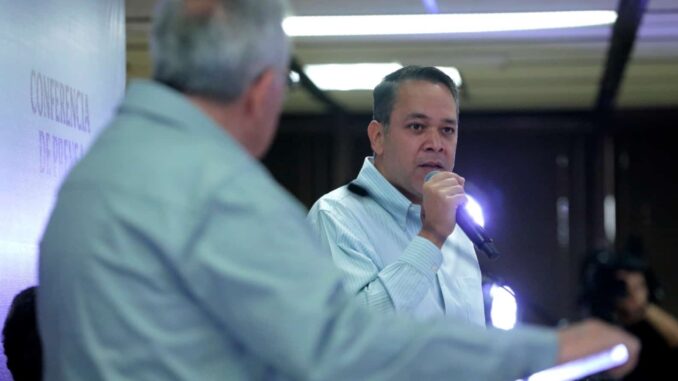 Exsecretario de Finanzas de Sinaloa se entrega en NY