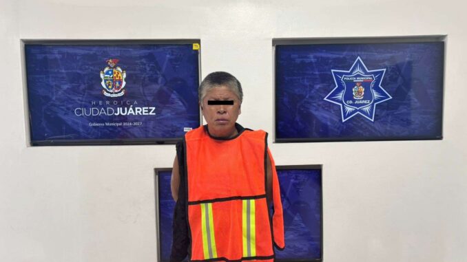 Detienen a mujer por agredir a adulta mayor en el Centro