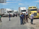 Transportistas y productores del campo colapsan la carretera Chihuahua–Juárez con bloqueo en ambos sentidos