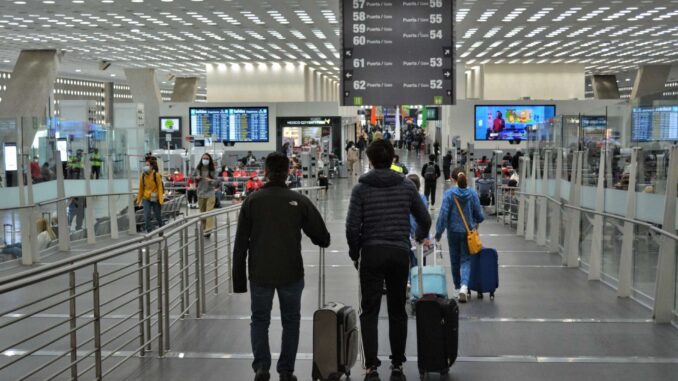 México emite aviso preventivo de viaje por ébola