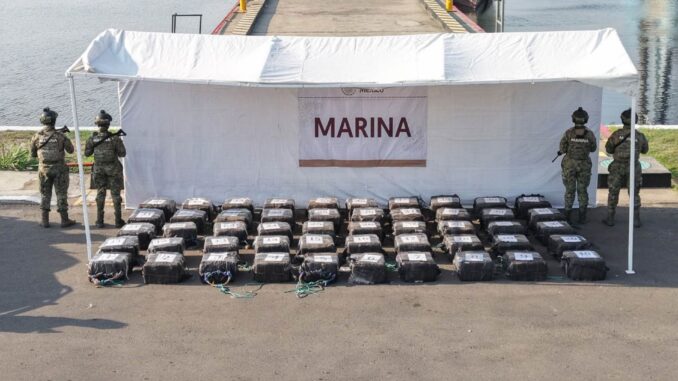 Marina asegura 1.5 toneladas de cocaína y detiene a 5 personas en costas de Chiapas