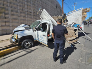 Camión del Municipio se queda sin frenos y provoca fuerte choque detrás de Fashion Mall
