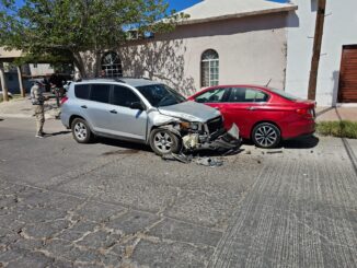 Choque múltiple de tres vehículos en la colonia Infonavit Nacional