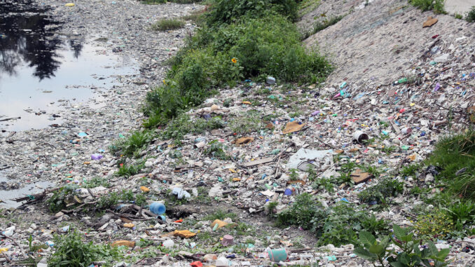 Semarnat dice que en México existen mil 114 sitios contaminados