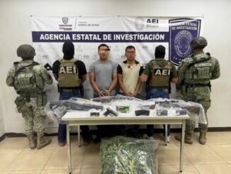 Durante cateo, detiene COE a dos hombres en posesión de armas de fuego, cartuchos y mariguana