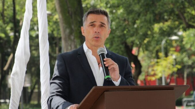 Sergio Mayer renuncia a Morena
