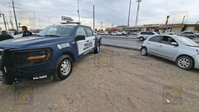 Carambola entre patrulla y tres vehículos provoca caos vial sobre la avenida Tecnológico
