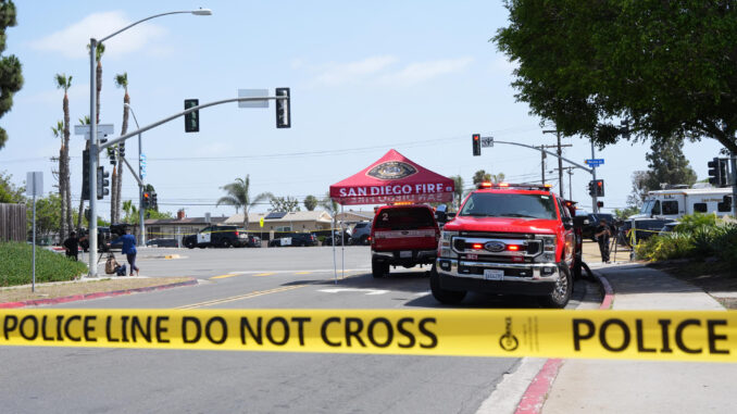 Atacantes contra mezquita en California pedían una guerra racial en EE.UU., dice manifiesto