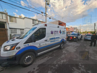 Disparan a ciudadano frente a su casa en la colonia El Saucito; presumen se trata de un policía