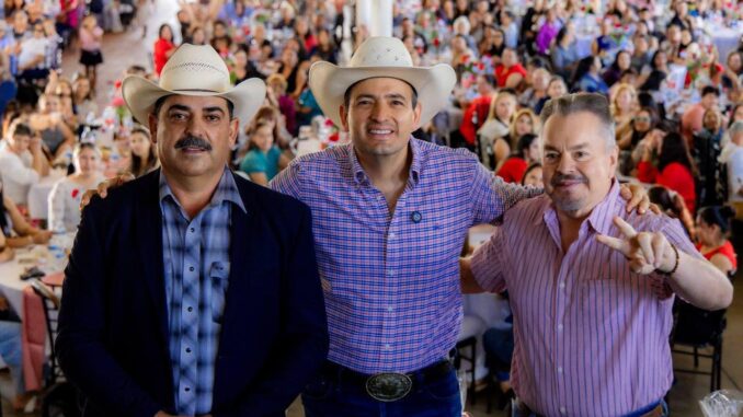 Celebra Marco Bonilla a más de mil madres de Santa Isabel en su día