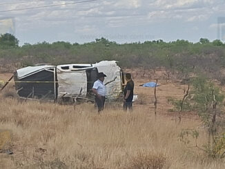 Fatal volcadura en la carretera Chihuahua-Juárez deja un hombre sin vida y un menor lesionado