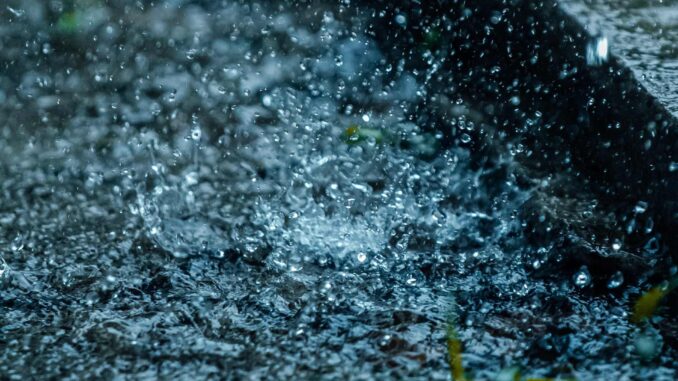 Lluvias fuertes y rachas de viento afectarán varias regiones del país; persiste onda de calor