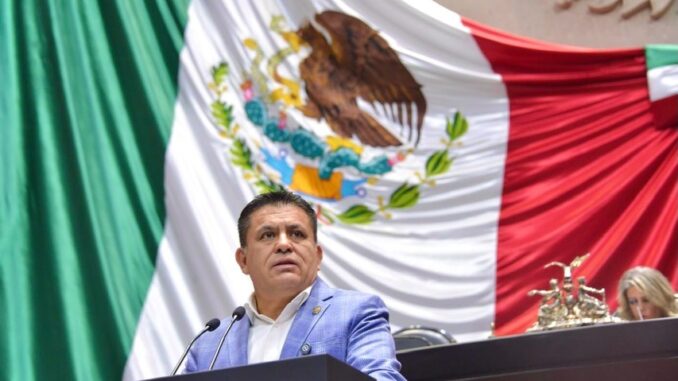 Exige Álex Domínguez imparcialidad de la FGR y condena persecución política contra opositores