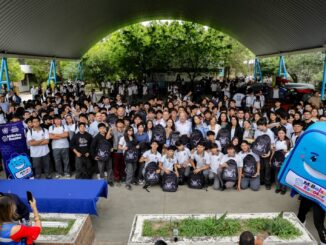Apoyo a la educación y economía familiar: Marco Bonilla entrega simbólicamente Mi Bolsa Escolar 2026