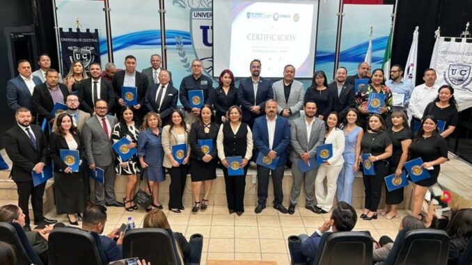 Entrega CEMASC certificados a facilitadores autorizados en solución de controversias