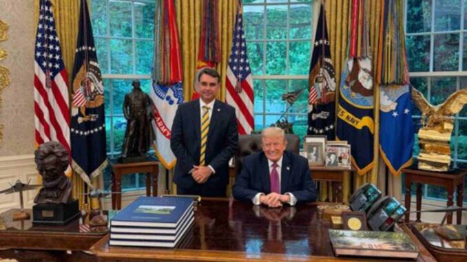 Trump recibe a Flávio Bolsonaro en la Casa Blanca para respaldar su candidatura