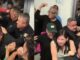Trifulca en sesión del Congreso; colectivos LGBT intentan ingresar a la fuerza