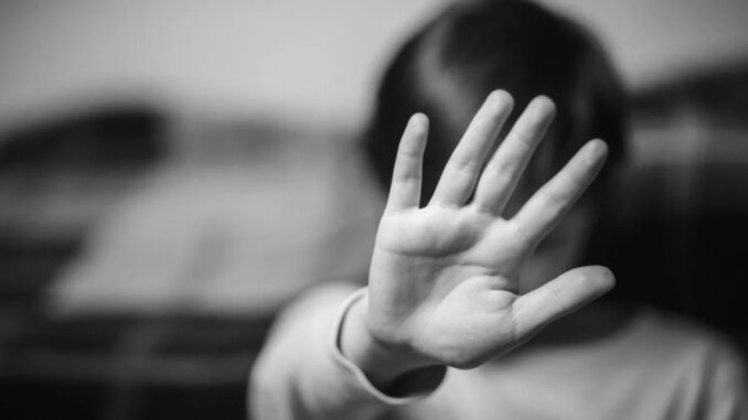 Presentan herramienta de IA para detectar riesgos de abuso sexual infantil
