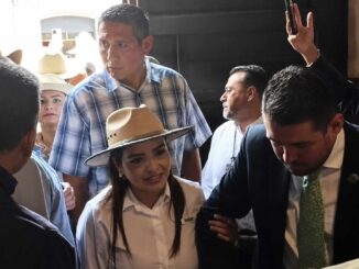 Movimiento del Sombrero irrumpe en sesión del Congreso de Michoacán por reforma electoral
