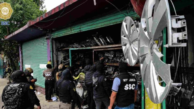Aseguran 11 toneladas de autopartes en cateos contra robo de vehículos en Iztapalapa