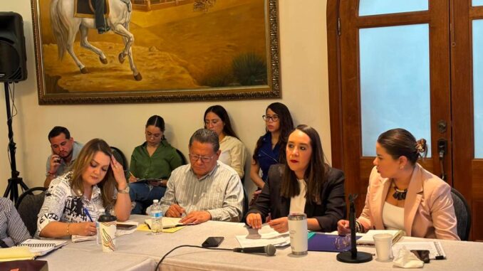Se reúne Estado con organizaciones de la sociedad civil para atender desplazamiento forzado interno