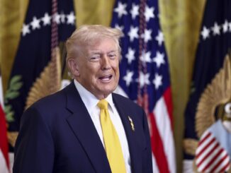 Un juez prohíbe a Trump rebautizar con su nombre el Centro Kennedy de Washington