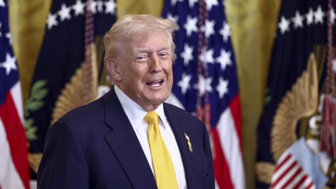 Un juez prohíbe a Trump rebautizar con su nombre el Centro Kennedy de Washington