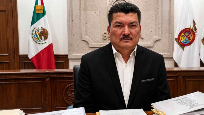 Antonio Almanza rechaza entregarse a EE.UU. y comparece ante la FGR