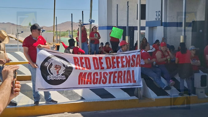 Maestros toman caseta Sacramento y levantan cobro en protesta por reformas laborales