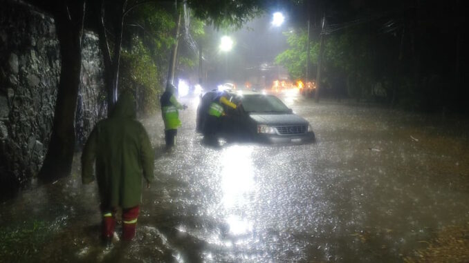 Fuertes lluvias azotan el sur de la CDMX; severas inundaciones en Cuajimalpa