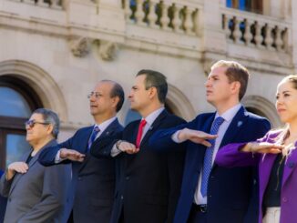 Conmemora Marco Bonilla el Día de la Lealtad Chihuahuense con izamiento de bandera en Plaza de Armas