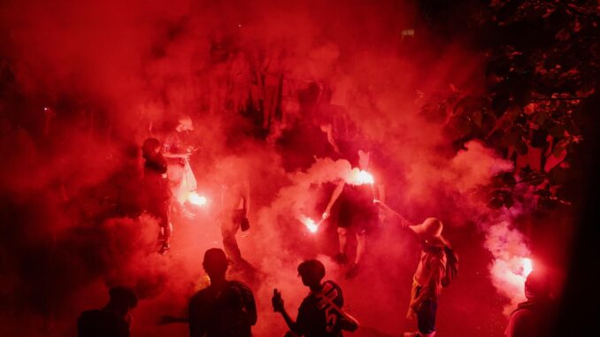 Asciende a tres el número de muertes en celebraciones por victoria del PSG