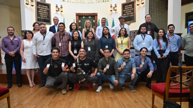 Entrega Secretaría de Turismo credenciales a 17 nuevos guías certificados en Chihuahua