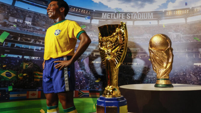 A una semana del Mundial, llega a Río de Janeiro una estatua de cera de Pelé
