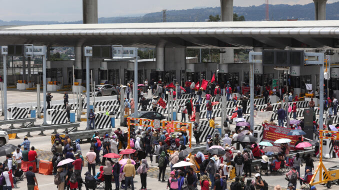 Propone gobierno de México fortalecer el sistema de pensiones, pero maestros de la CNTE continúan con protestas