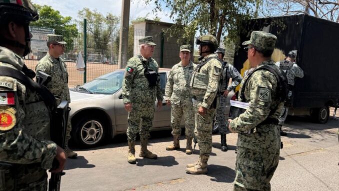 Generales Trevilla y Briseño supervisan labor del Ejército y GN en Culiacán
